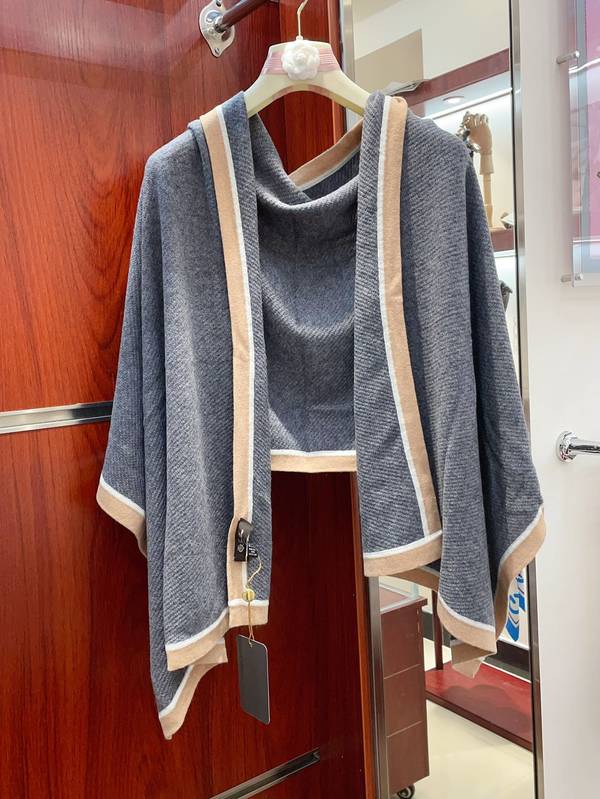 Loro Piana Cloak LPC00037 Loro Piana Cloak LPC00037